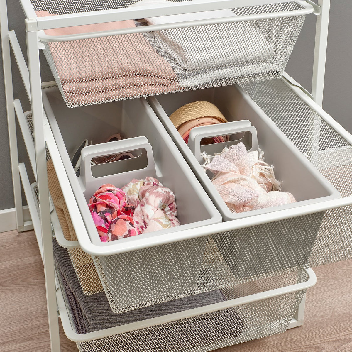 Insert with compartments