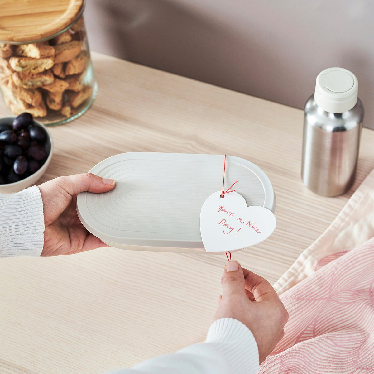 Label with string, set of 9