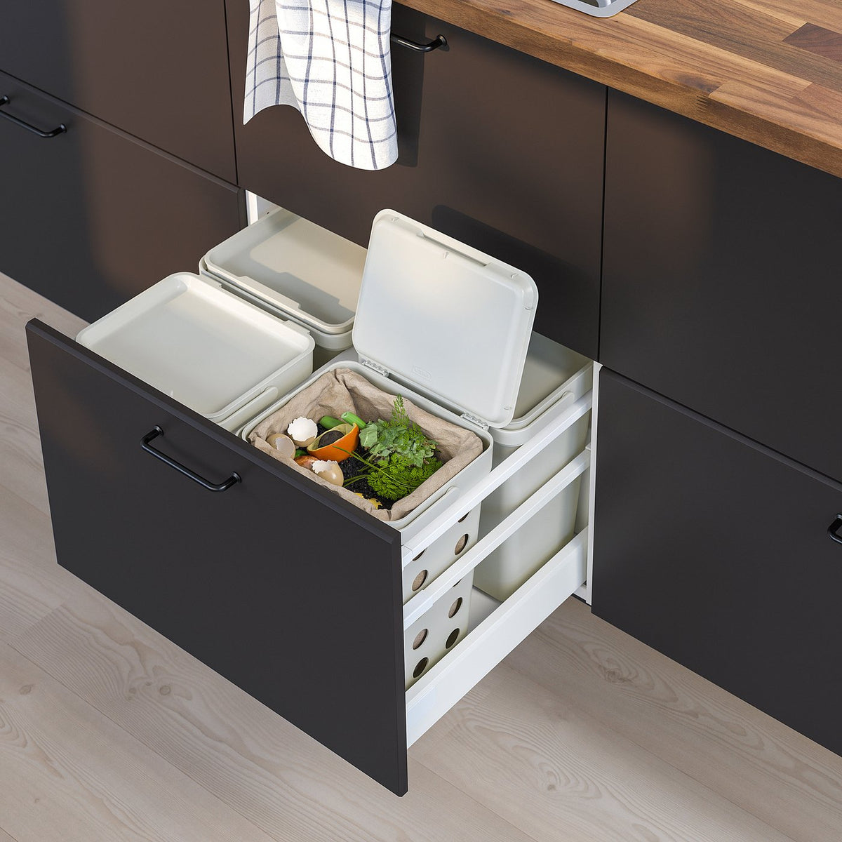 Bin with lid for organic waste