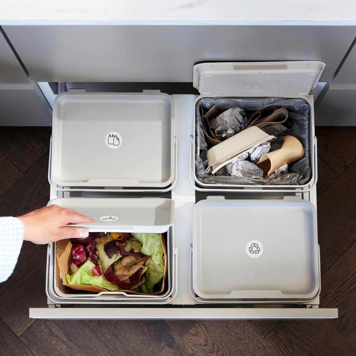 Bin with lid for organic waste