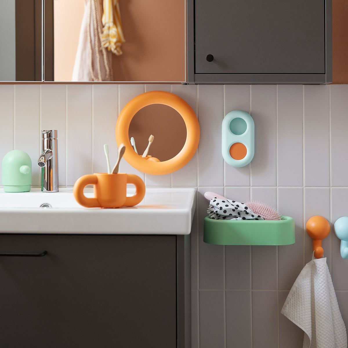 Mirror with suction cup