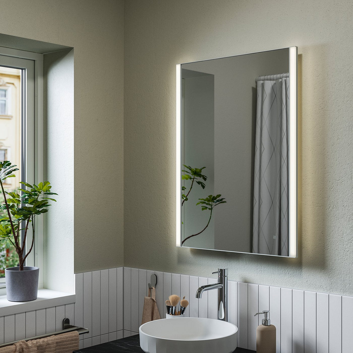 Mirror with integrated lighting