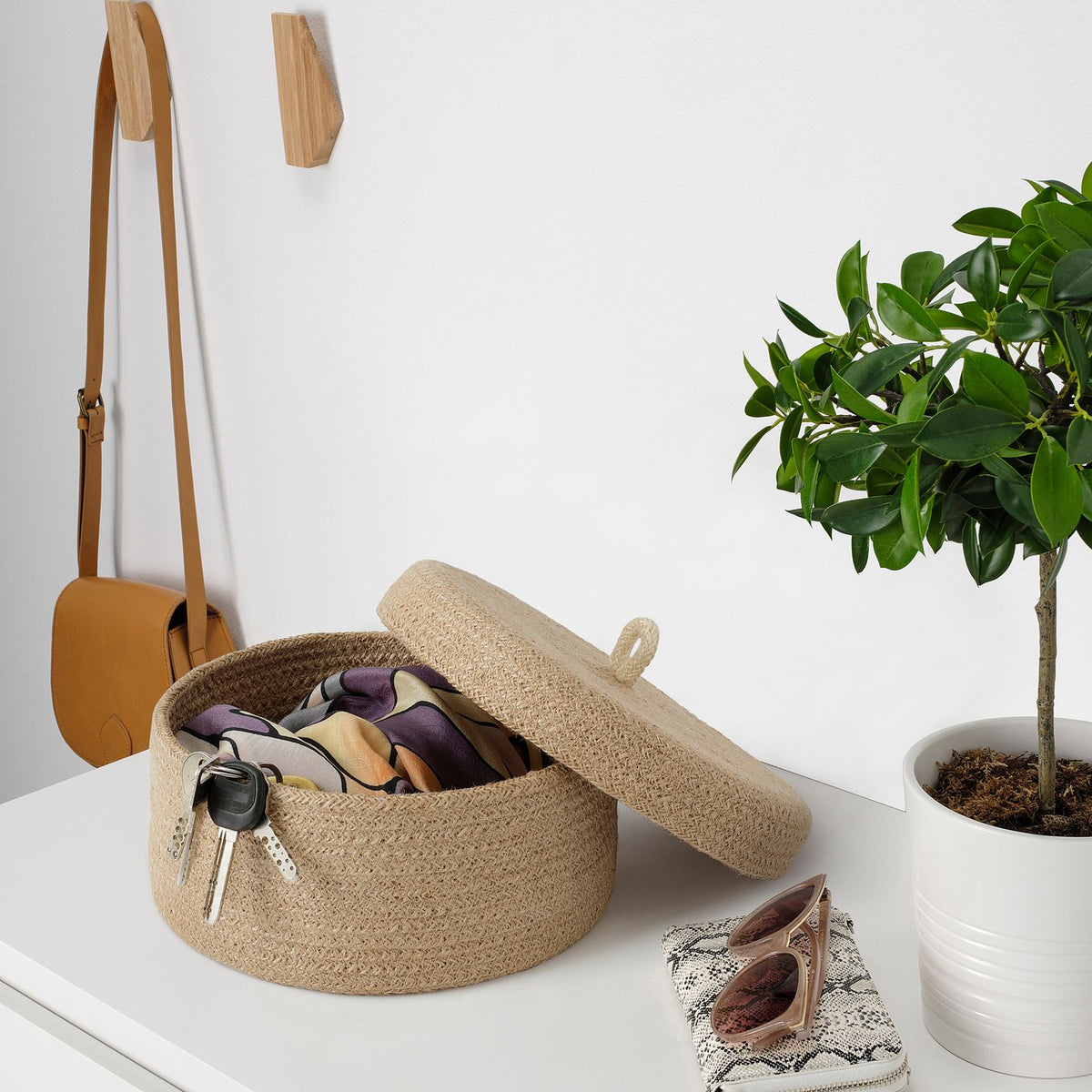 Basket with lid