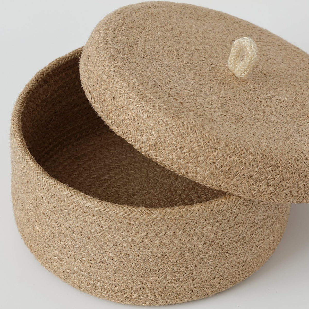 Basket with lid