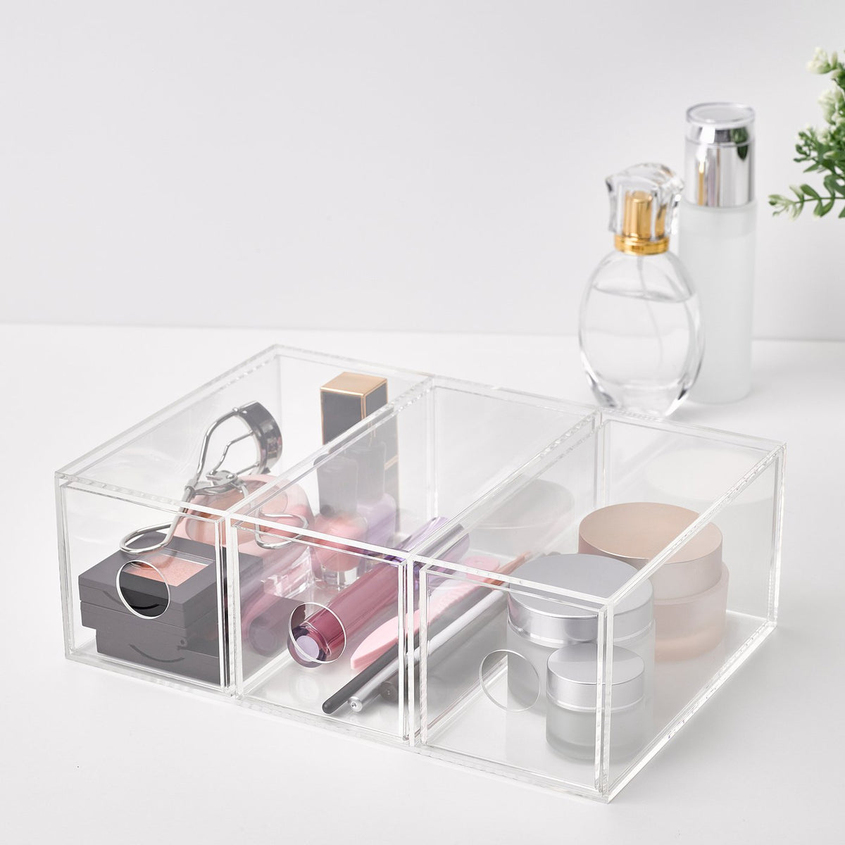Make-up storage with 3 drawers