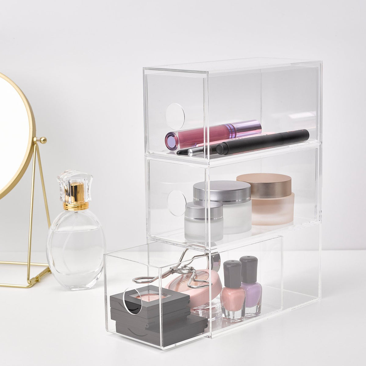 Make-up storage with 3 drawers
