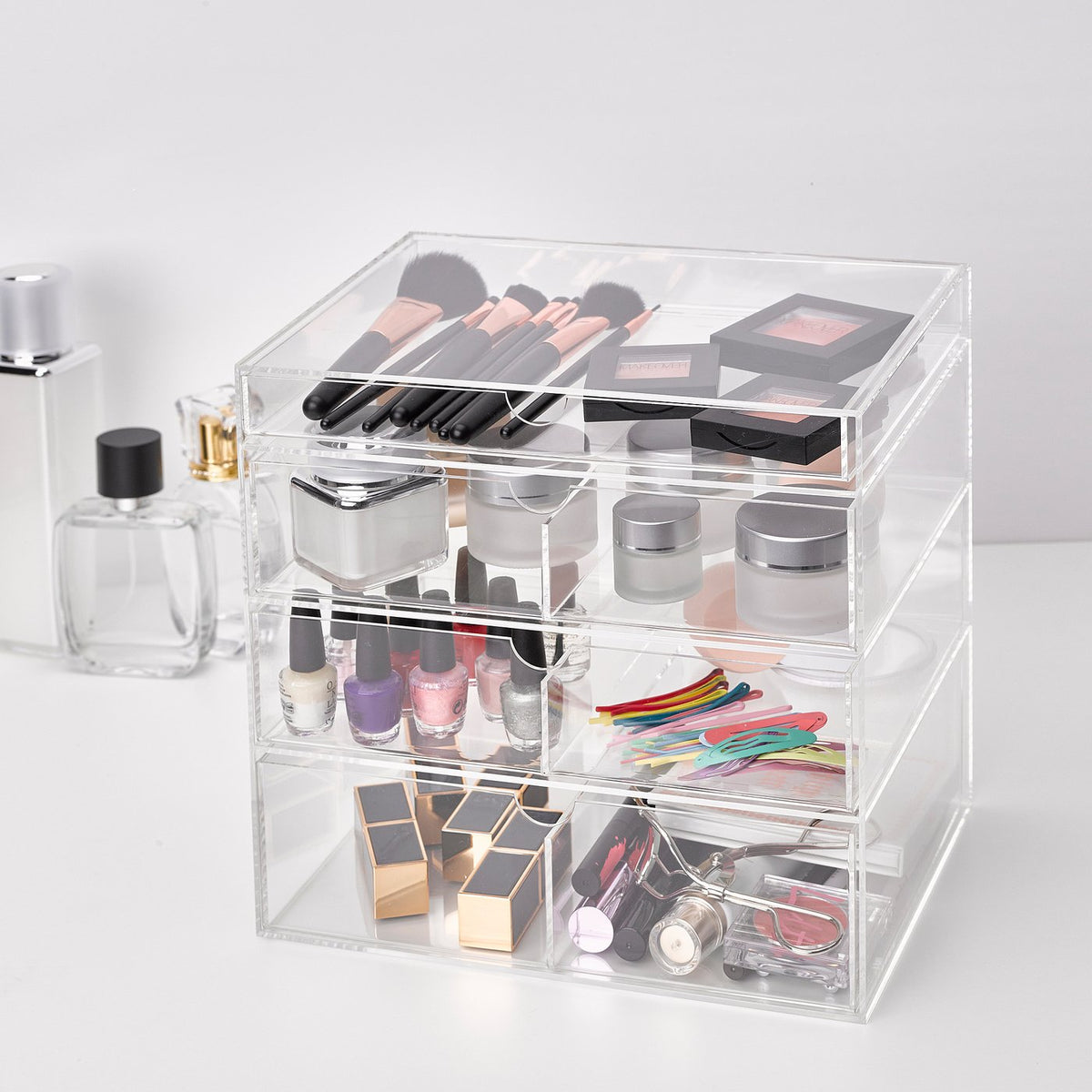Make-up storage with 4 drawers