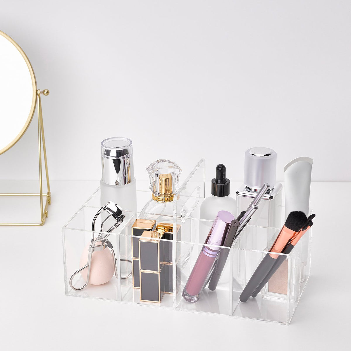 Make-up storage with handle