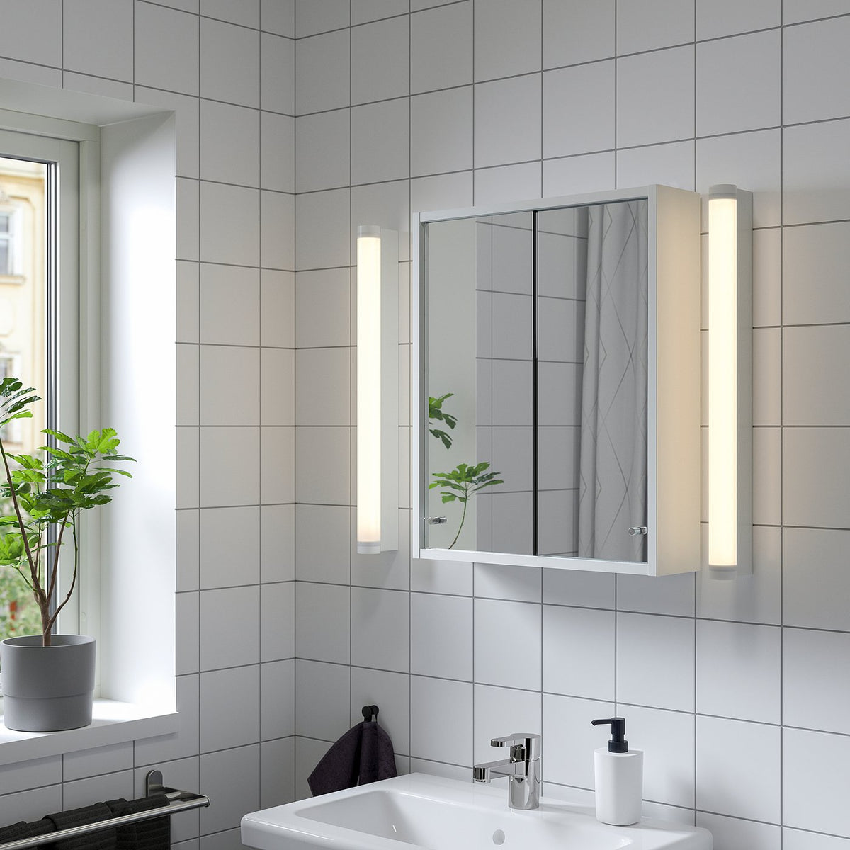Mirror cabinet