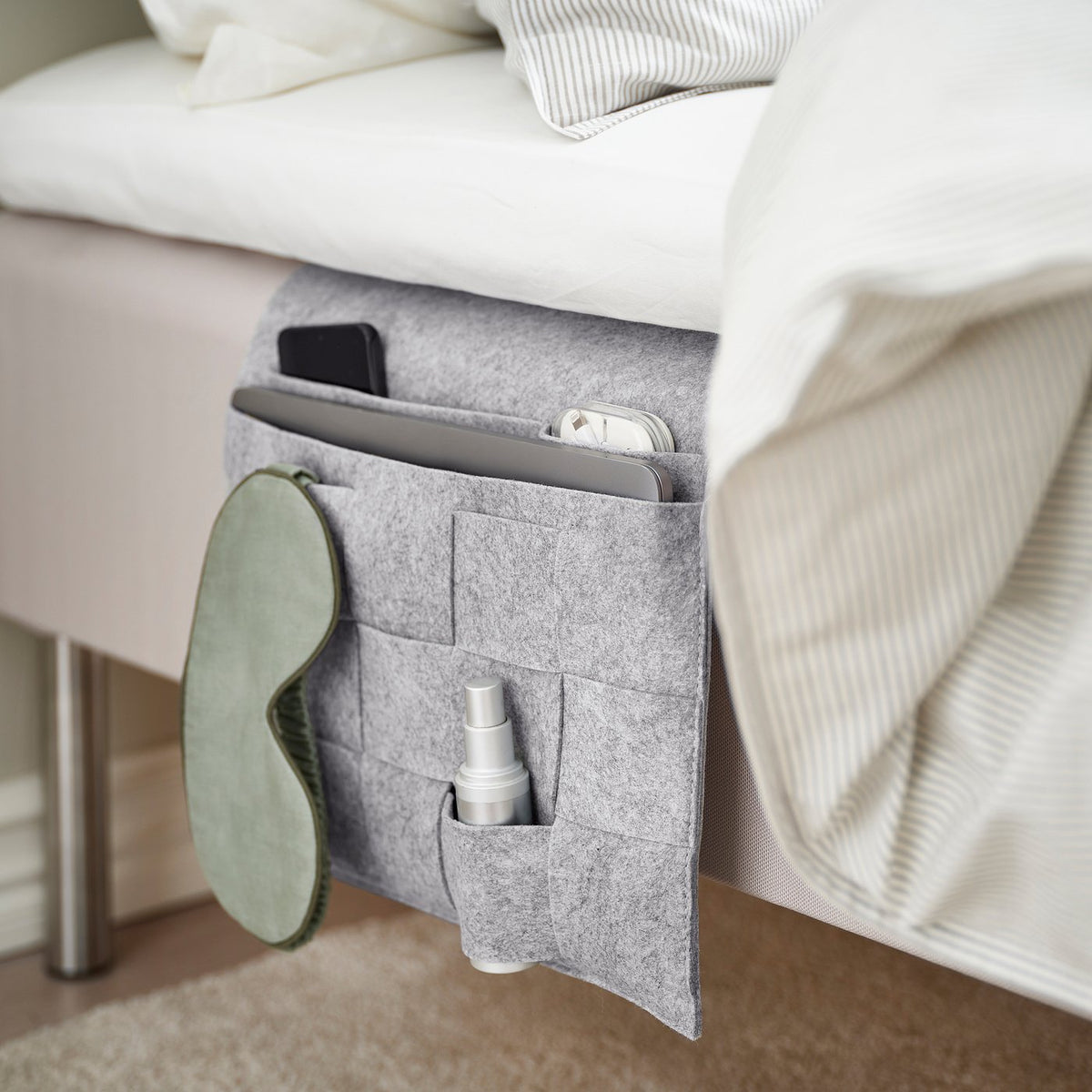 Storage pocket for bed