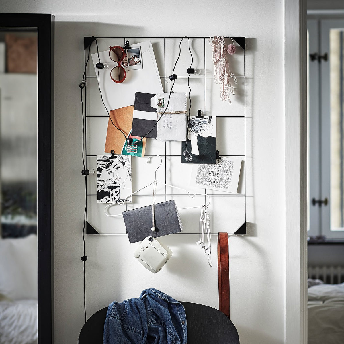 Memo board with clips