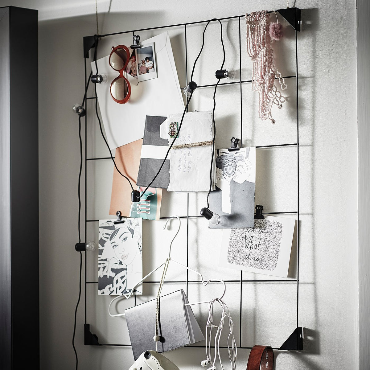 Memo board with clips