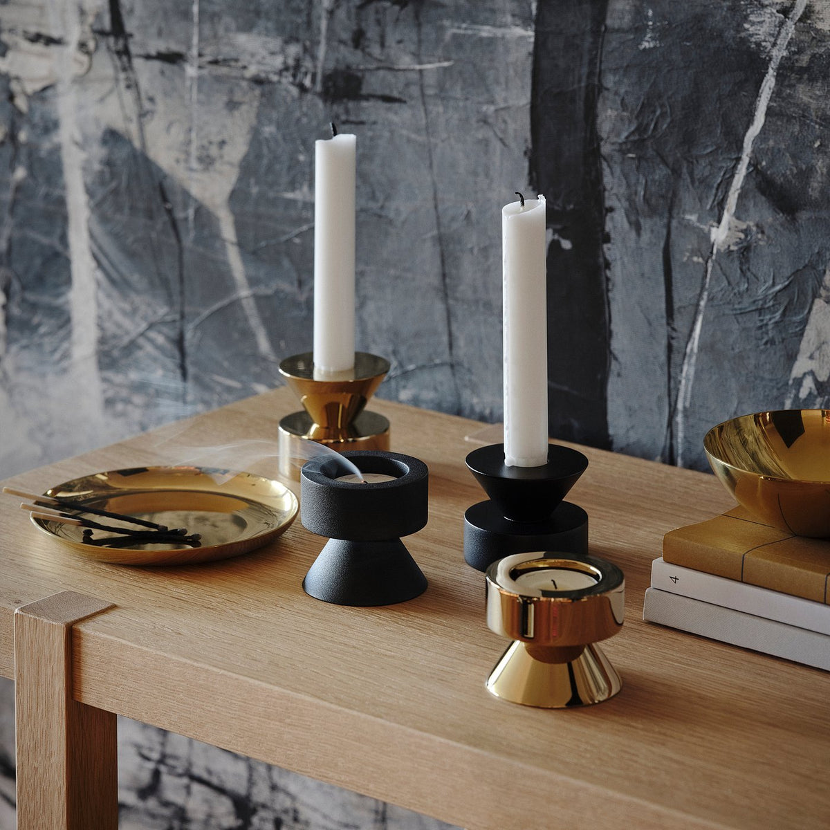 Candlestick/tealight holder