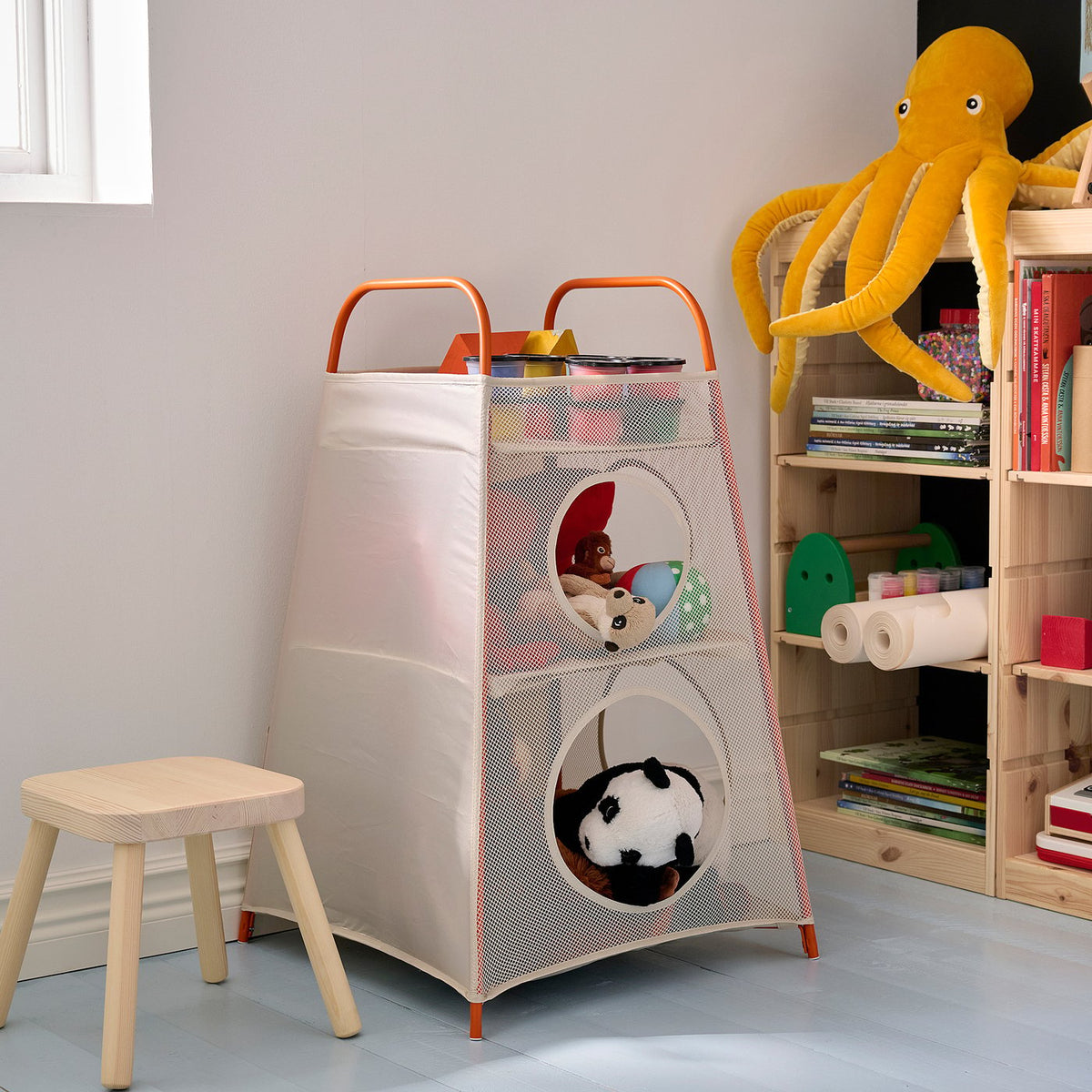Storage with compartments