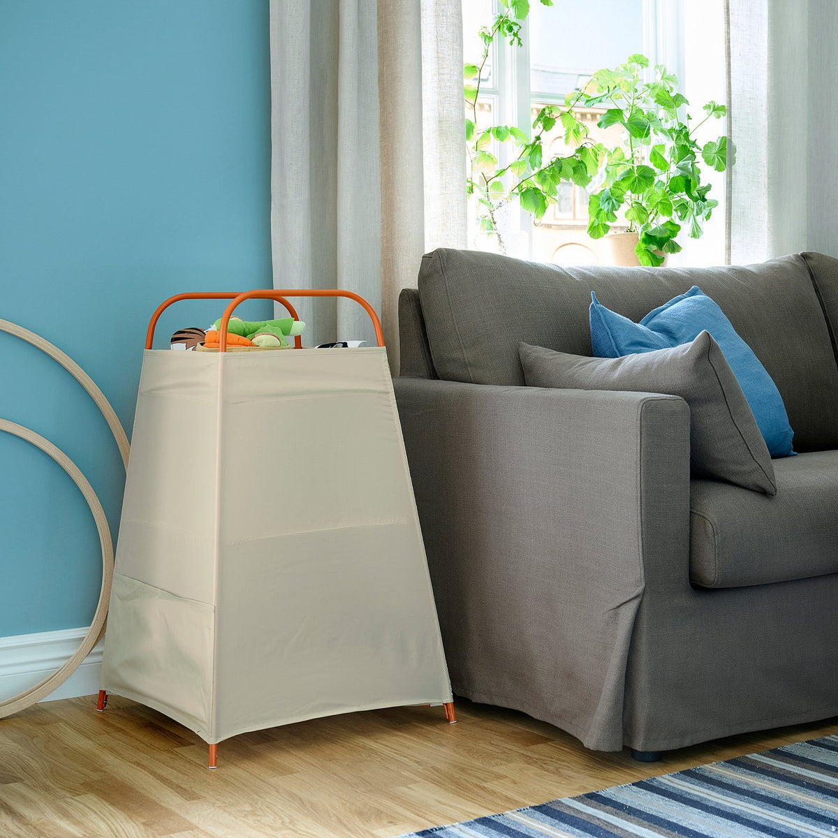 Storage with compartments