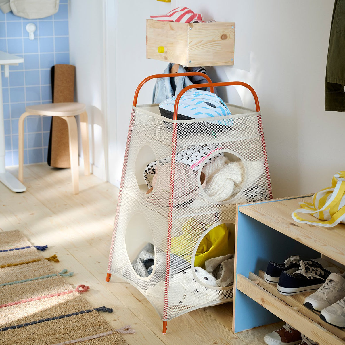 Storage with compartments