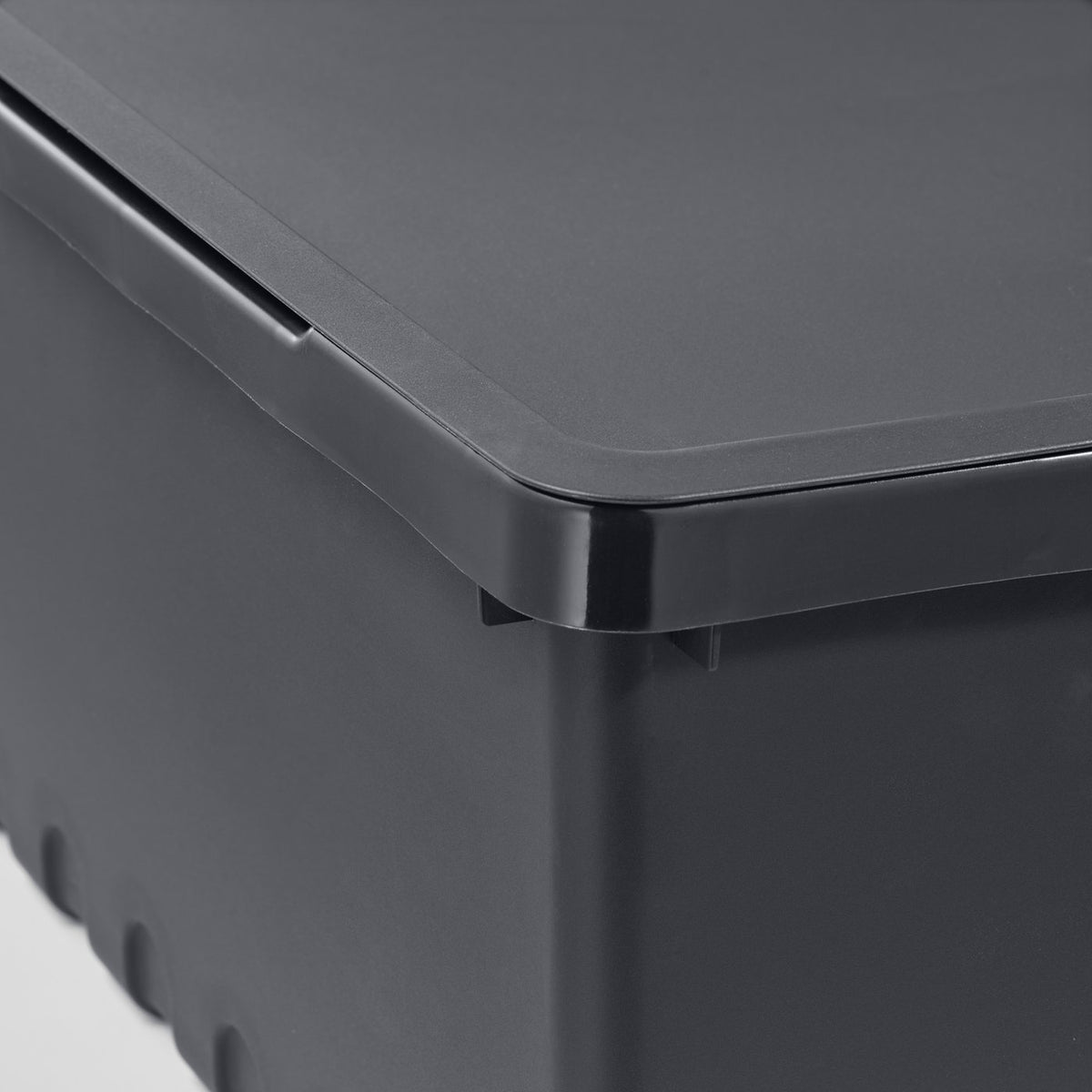 Storage box with lid