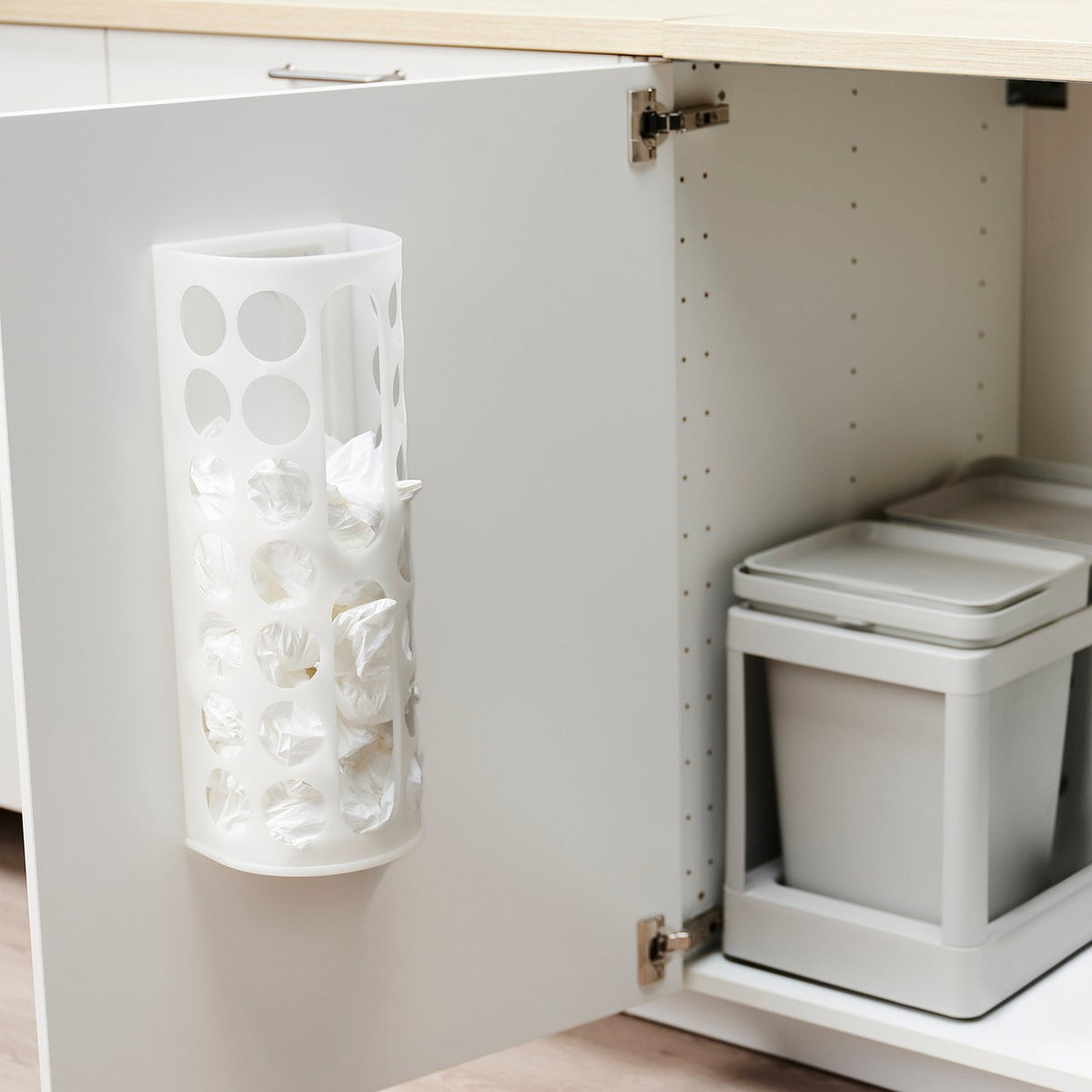 Plastic bag dispenser