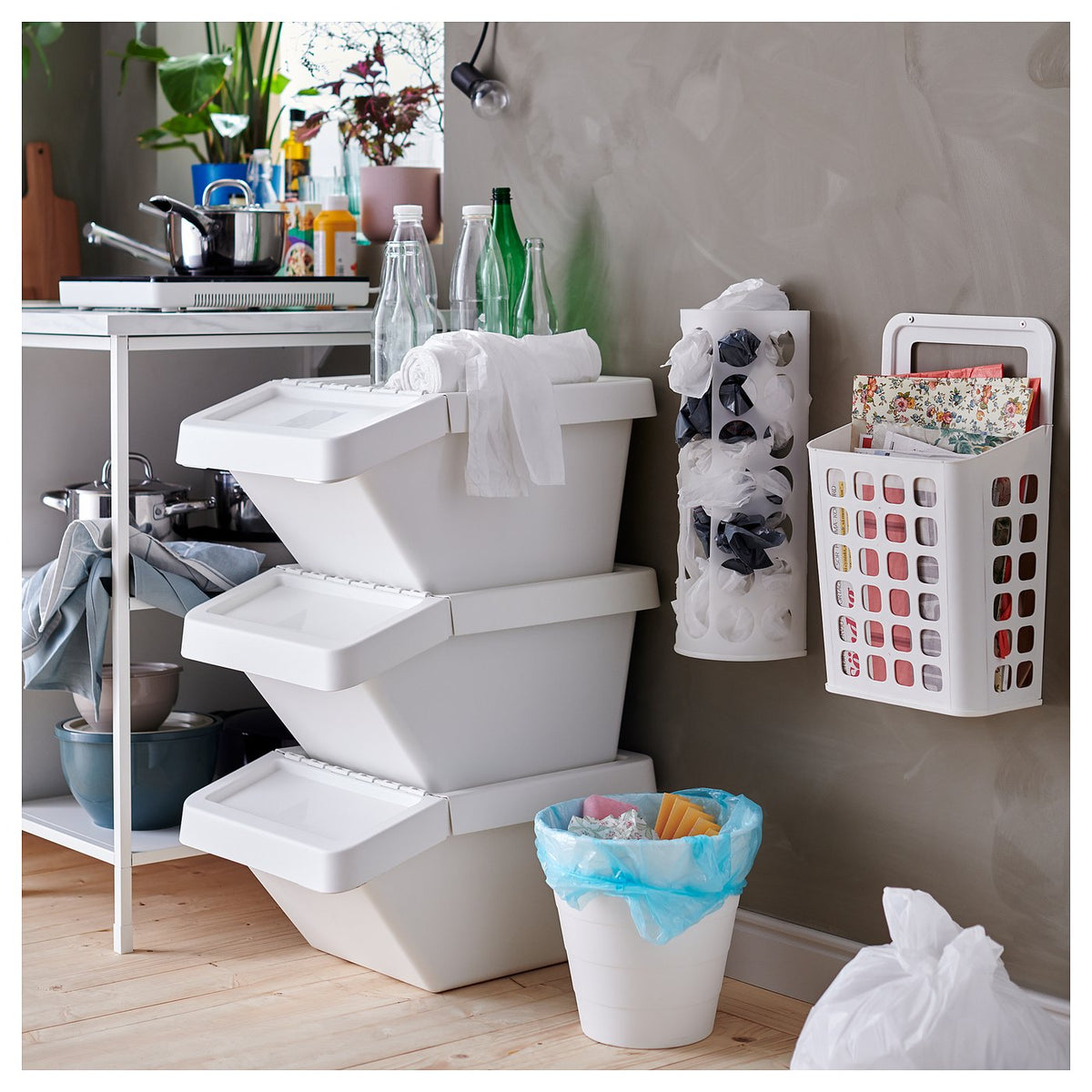 Plastic bag dispenser